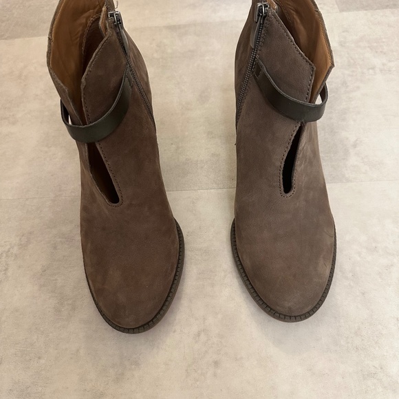 Women's Franco Sarto ankle boots taupe suede w/brown leather strap & zip SZ 9 - Picture 7 of 8
